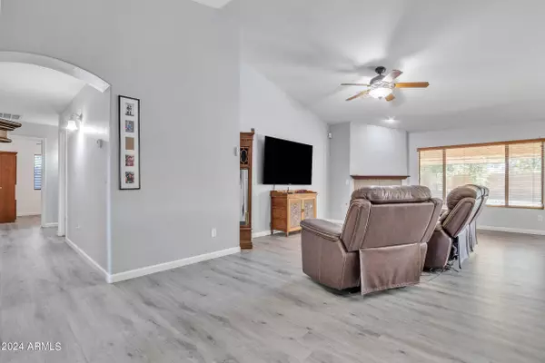 6748 S GARNET Way, Chandler, AZ 85249