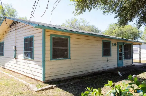 208 Oakdale DR, San Marcos, TX 78666
