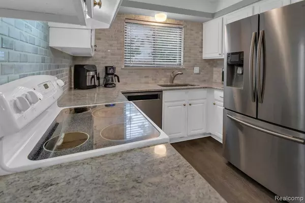 35973 Smithfield Road, Farmington, MI 48335