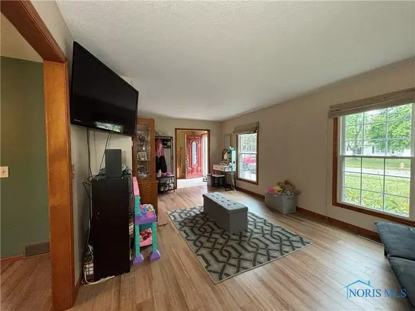 213 Freedom LN, Waterville, OH 43566