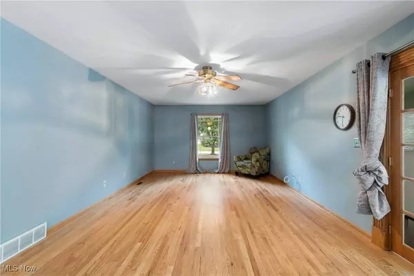 6575 Smucker DR, Westfield Center, OH 44251