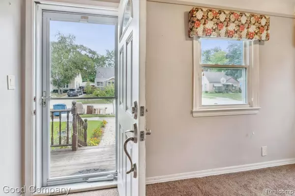 2011 THOMAS Avenue, Berkley, MI 48072