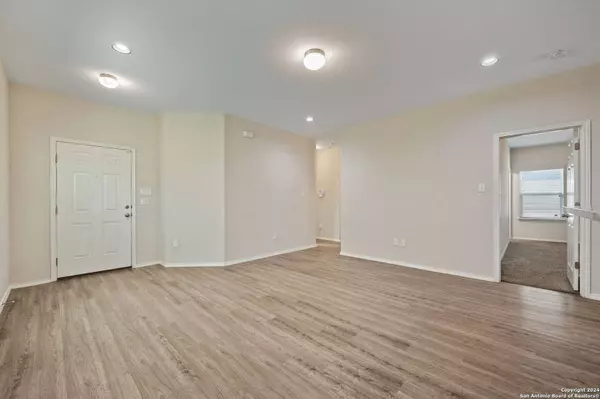 2442 KEYHOLE VW, Converse, TX 78109-3632