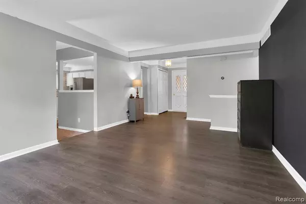 35973 Smithfield Road, Farmington, MI 48335