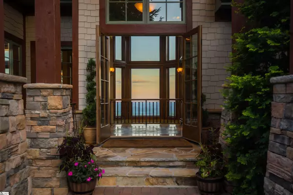 611 Raven Road, Landrum, SC 29356