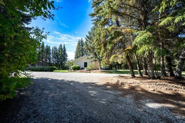 25225 Highway 595, Rural Red Deer County, AB T4N 5E2