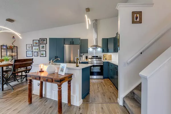 48 West Aarsby RD, Cochrane, AB T4C 1L3