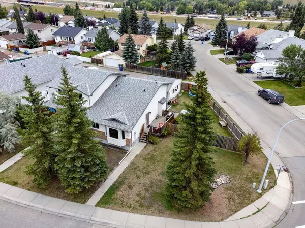 48 West Aarsby RD, Cochrane, AB T4C 1L3