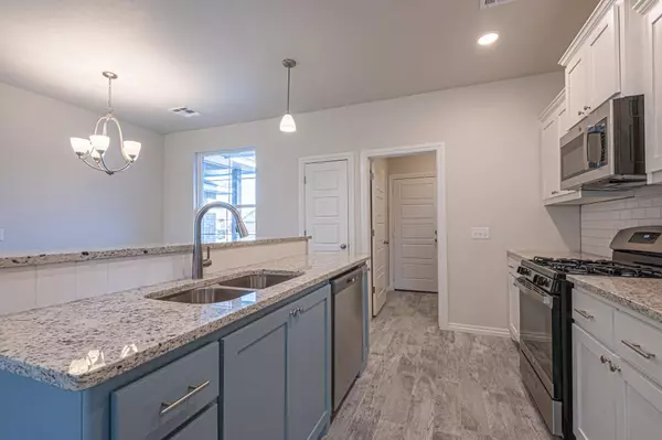 4522 Sandhill Dr, Enid, OK 73703