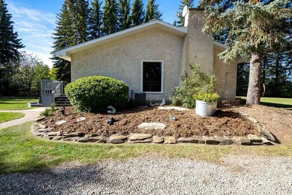 25225 Highway 595, Rural Red Deer County, AB T4N 5E2