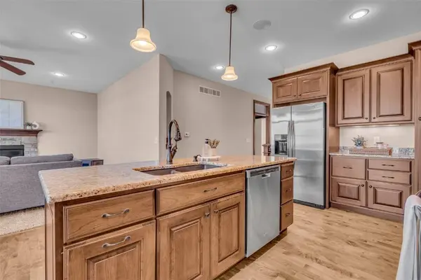 342 Battle Creek DR, Marion, IA 5232