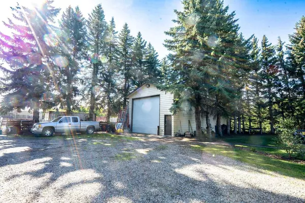 25225 Highway 595, Rural Red Deer County, AB T4N 5E2