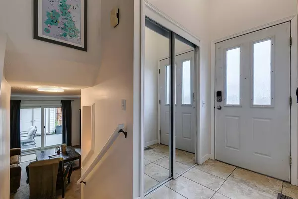 48 West Aarsby RD, Cochrane, AB T4C 1L3