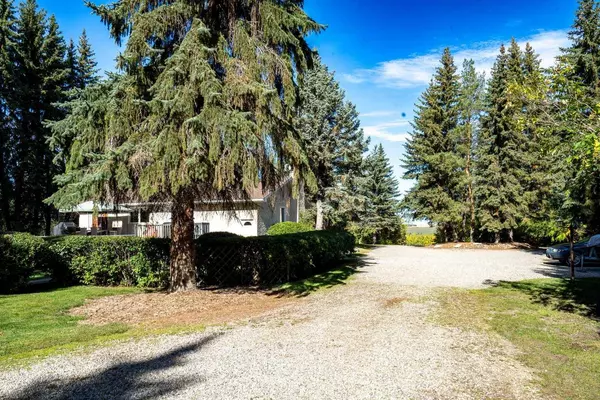 25225 Highway 595, Rural Red Deer County, AB T4N 5E2