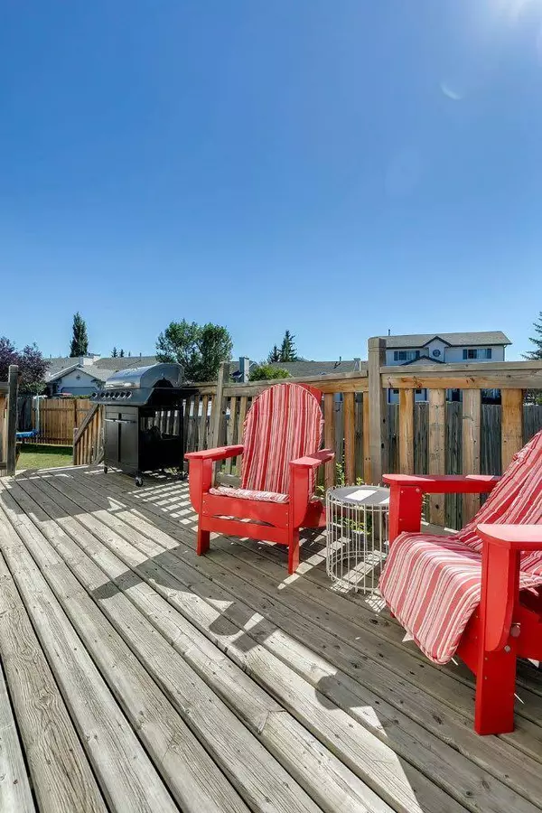 48 West Aarsby RD, Cochrane, AB T4C 1L3