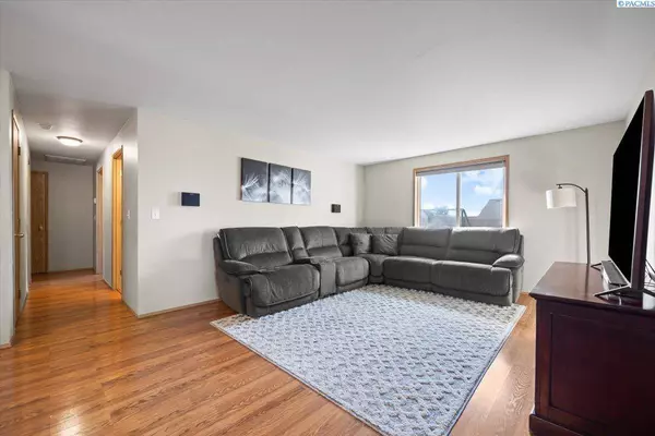 6104 Dodger Dr., Pasco, WA 99301