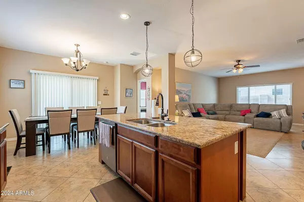 631 W MANGROVE Road, San Tan Valley, AZ 85140