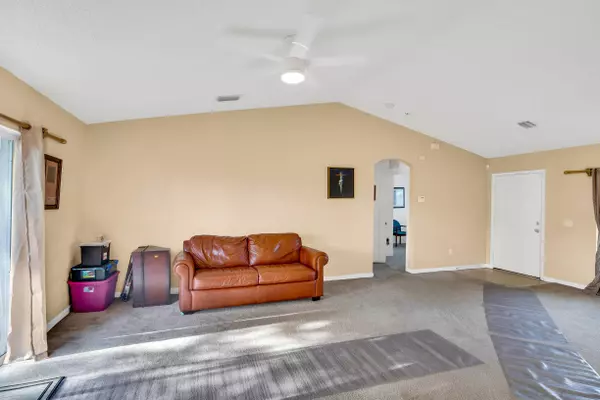 2225 SE Wald ST, Port Saint Lucie, FL 34984