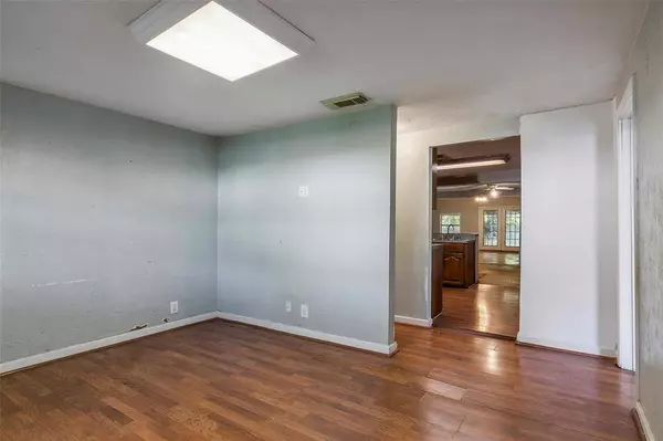 823 Boston AVE, Nederland, TX 77627