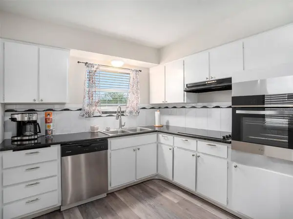 1225 CHEVY CHASE DR, Sun City Center, FL 33573