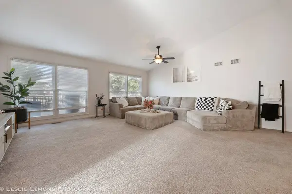 590 Flora Drive, Algonquin, IL 60102