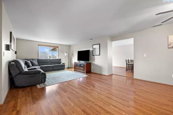 6104 Dodger Dr., Pasco, WA 99301