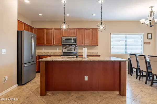 631 W MANGROVE Road, San Tan Valley, AZ 85140