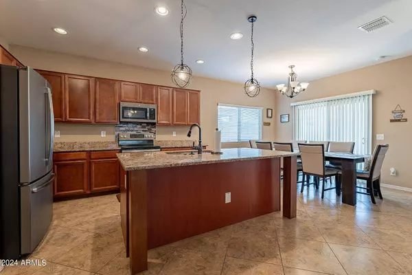 631 W MANGROVE Road, San Tan Valley, AZ 85140