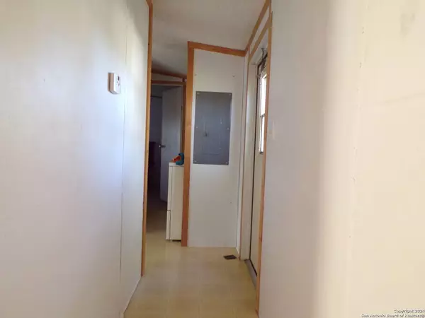 656 COUNTY ROAD 4614, Castroville, TX 78009-6002