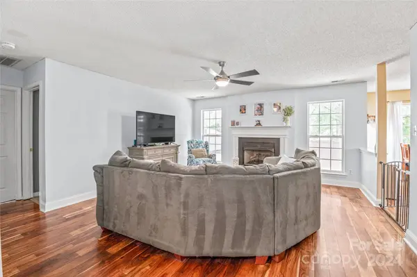 2414 Coatsdale LN, Matthews, NC 28104