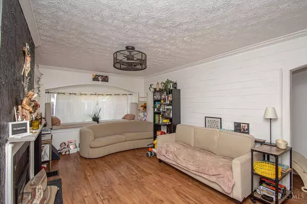 266 Park End Dr, Dayton, OH 45415