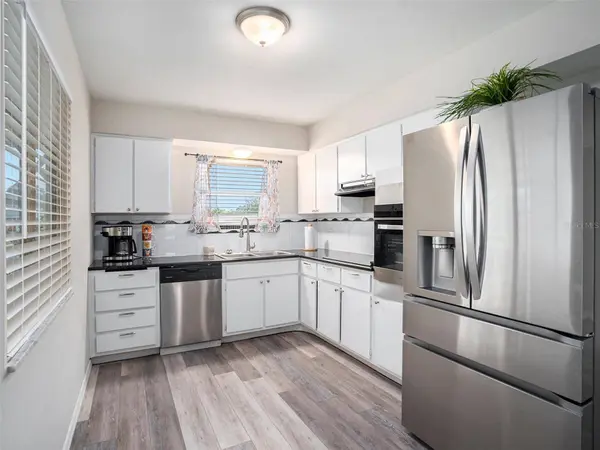 1225 CHEVY CHASE DR, Sun City Center, FL 33573