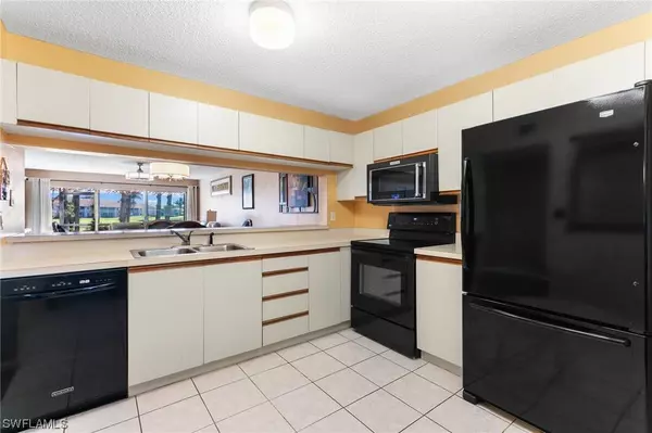 3665 Amberly CIR #B101, Naples, FL 34112