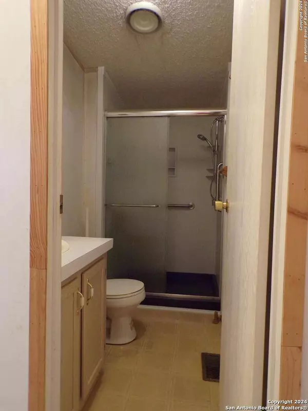 656 COUNTY ROAD 4614, Castroville, TX 78009-6002