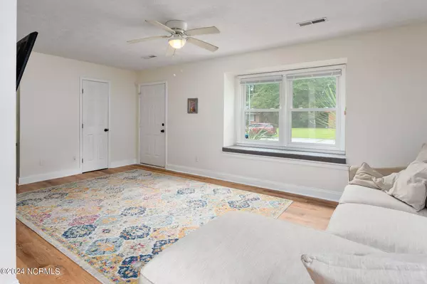 127 Meadowood DR, Wilmington, NC 28411