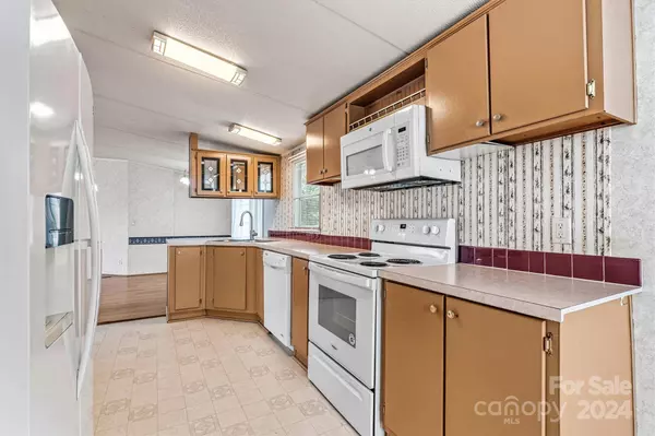 1578 Airport Rhodhiss RD, Hickory, NC 28602