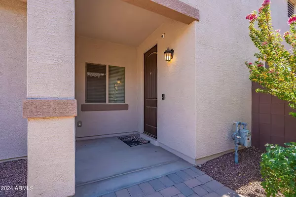 631 W MANGROVE Road, San Tan Valley, AZ 85140