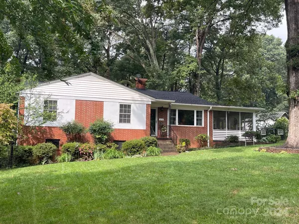 715 2nd Ave PL NE, Conover, NC 28613