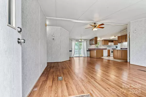 1578 Airport Rhodhiss RD, Hickory, NC 28602