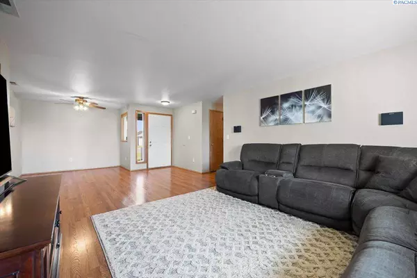 6104 Dodger Dr., Pasco, WA 99301