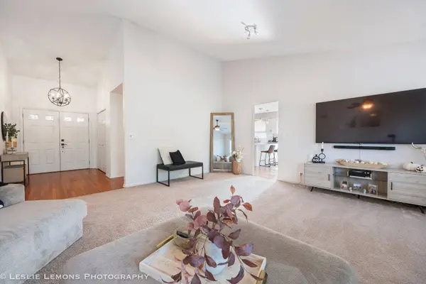 590 Flora Drive, Algonquin, IL 60102