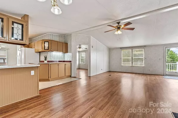 1578 Airport Rhodhiss RD, Hickory, NC 28602