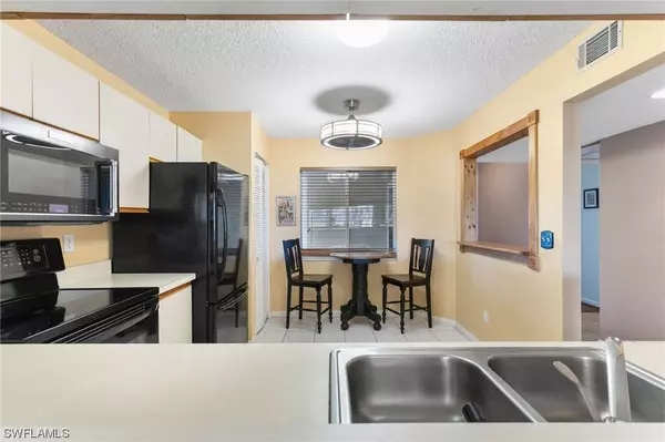 3665 Amberly CIR #B101, Naples, FL 34112