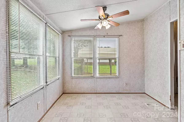 1578 Airport Rhodhiss RD, Hickory, NC 28602