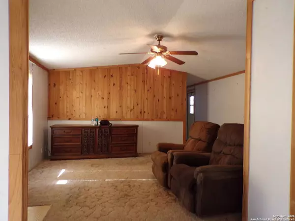 656 COUNTY ROAD 4614, Castroville, TX 78009-6002