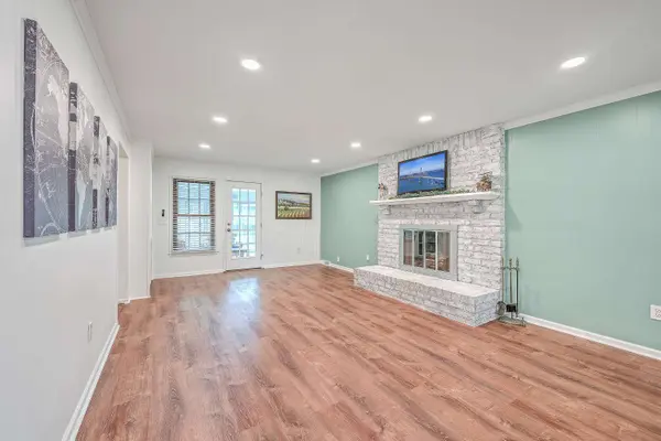 8 Casa Bianca Dr, Charleston, SC 29407