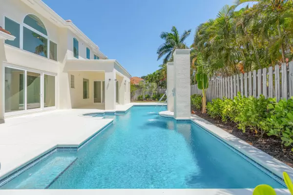 385 Newport DR, Indialantic, FL 32903