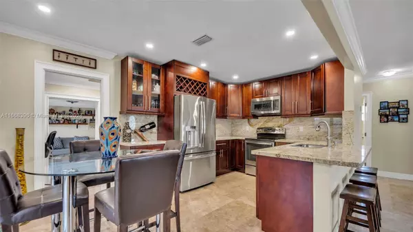 825 S Arabia Ave, Opa-locka, FL 33054