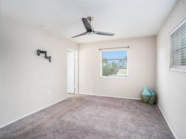 1225 CHEVY CHASE DR, Sun City Center, FL 33573