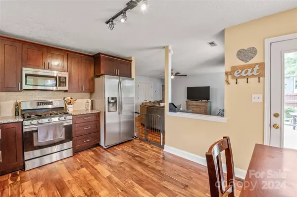 2414 Coatsdale LN, Matthews, NC 28104